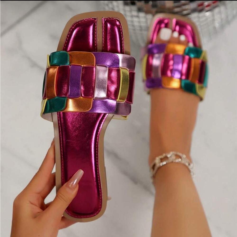 Women’s Bright Color-Block Flat Slides with Metallic Shine – Size 8, New